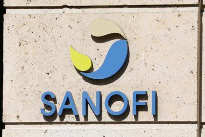 Foto de archivo ilustrativa del logo de Sanofi en las oficinas de la compañía en París. 
Abril 24, 2020.  REUTERS/Charles Platiau/