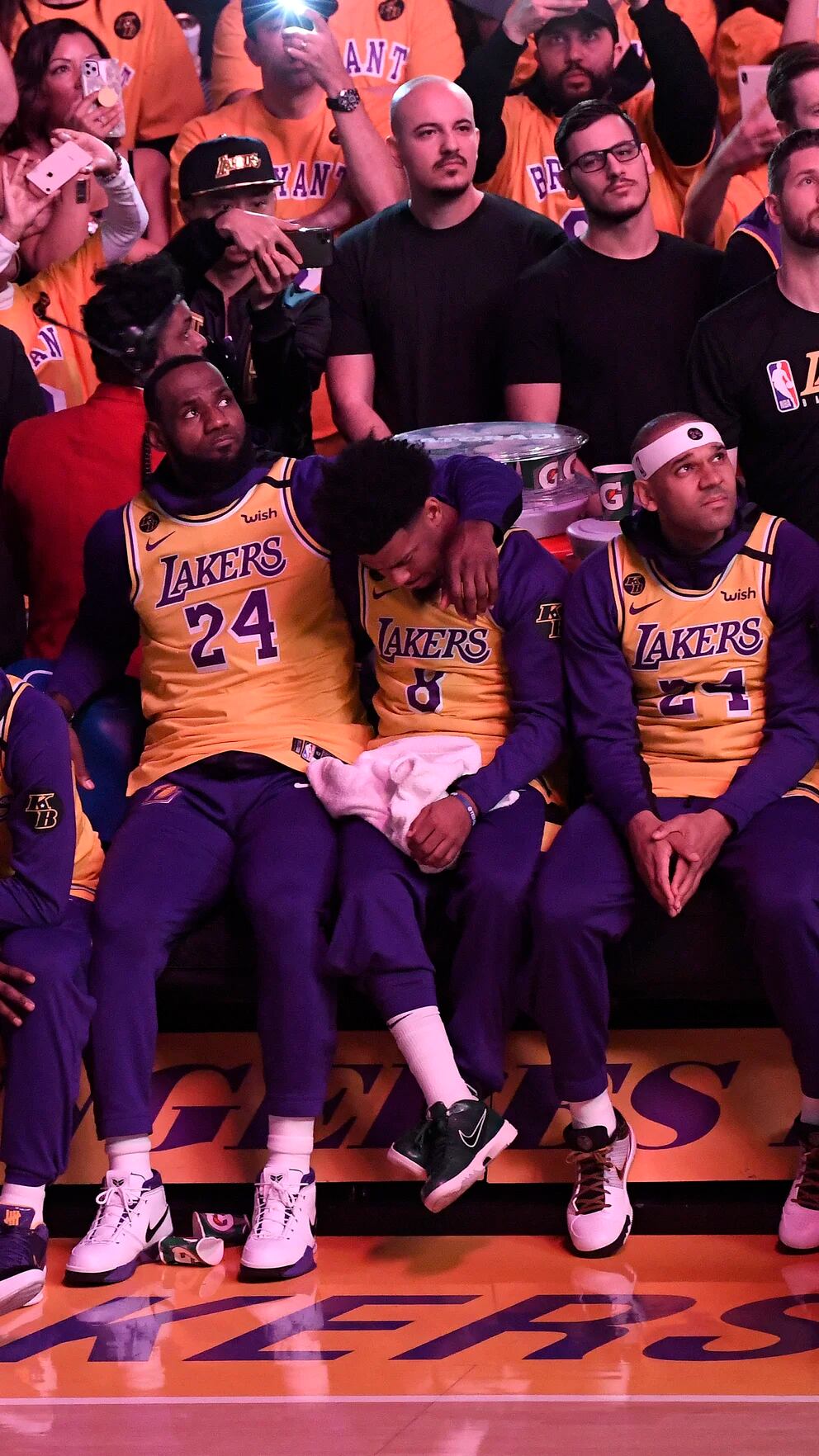 El número de LeBron será retirado como homenaje de Los Lakers