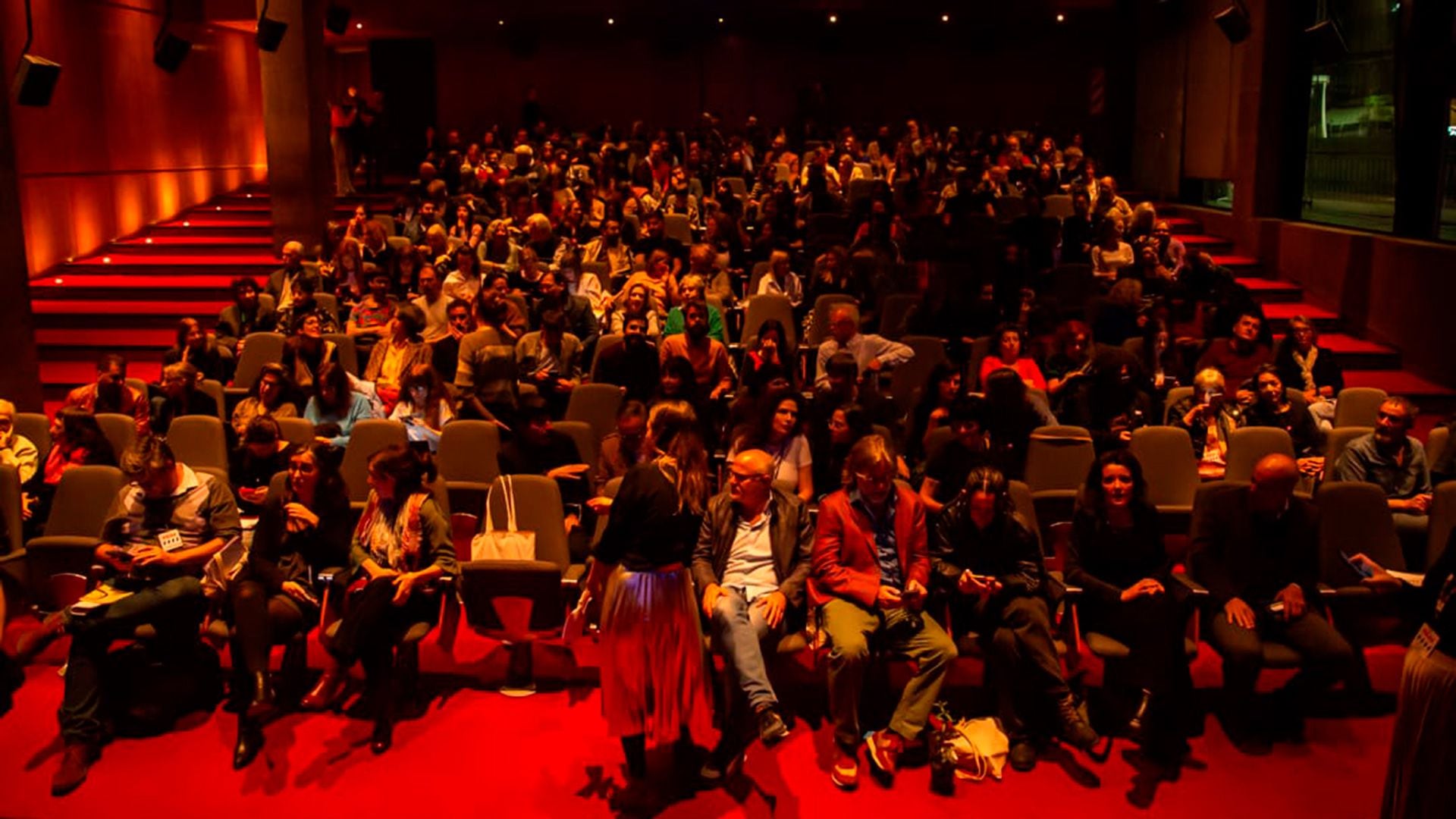 En una sala colmada de amantes de la literatura arrancó el FILBA (Crédito: Matias Moyano)