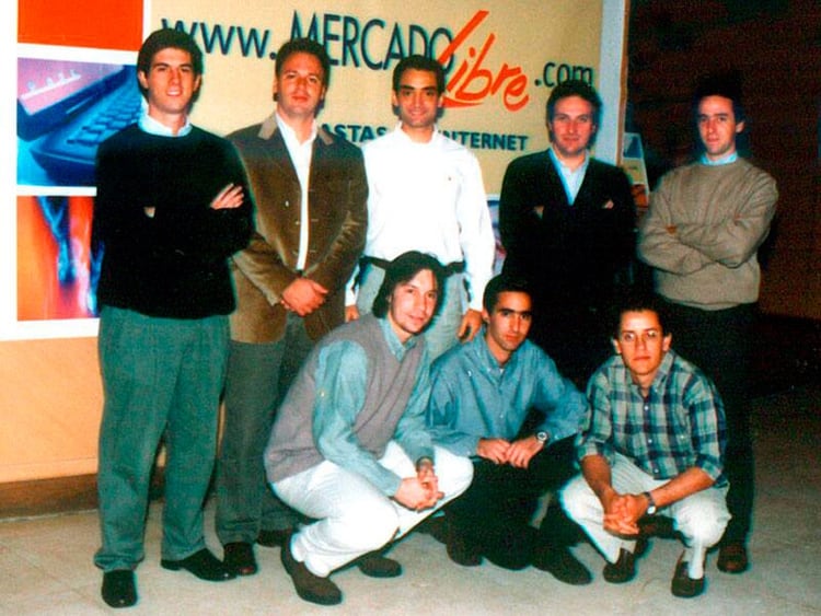 Otra foto del primer equipo de la empresa