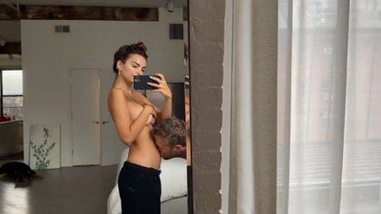 Emily Ratajkowski y su esposo, el productor de cine Sebastian Bear-McClard, con quien se casó hace dos años