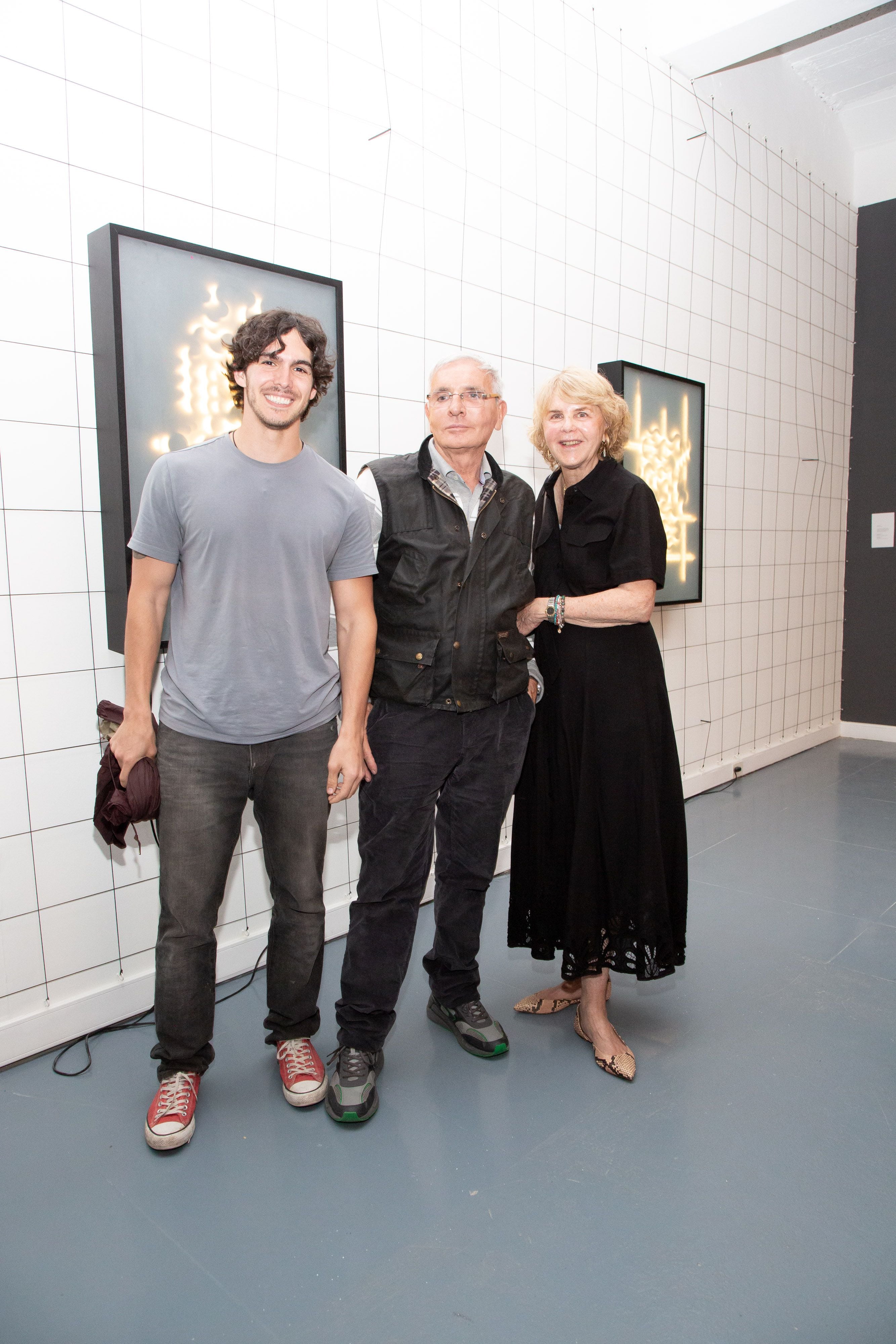 El artista Luca Martini, Esteban Tedesco y Magdalena Cordero