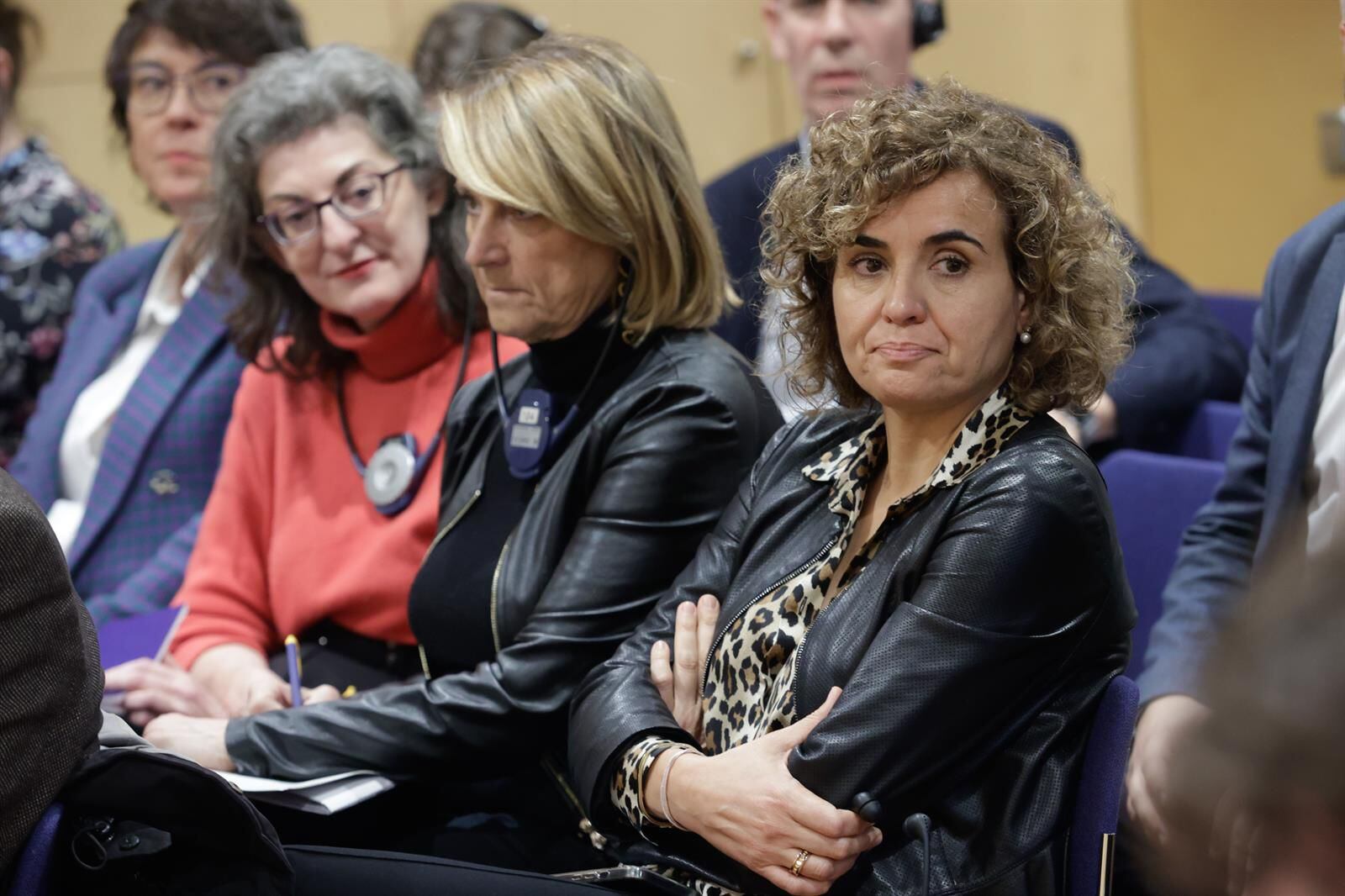 20/12/2023 La líder del PP en el Parlamento Europeo, Dolors Montserrat (d), en la oficina del Parlamento Europeo en Barcelona, a 20 de diciembre de 2023, en Barcelona, Catalunya (España). Hoy finaliza la misión de la comitiva del Parlamento Europeo para evaluar el sistema de inmersión lingüística en las escuelas catalanas. Ningún eurodiputado socialista ha formado parte de esta delegación en protesta por la "politizada" agenda de la visita. POLITICA Kike Rincón - Europa Press 