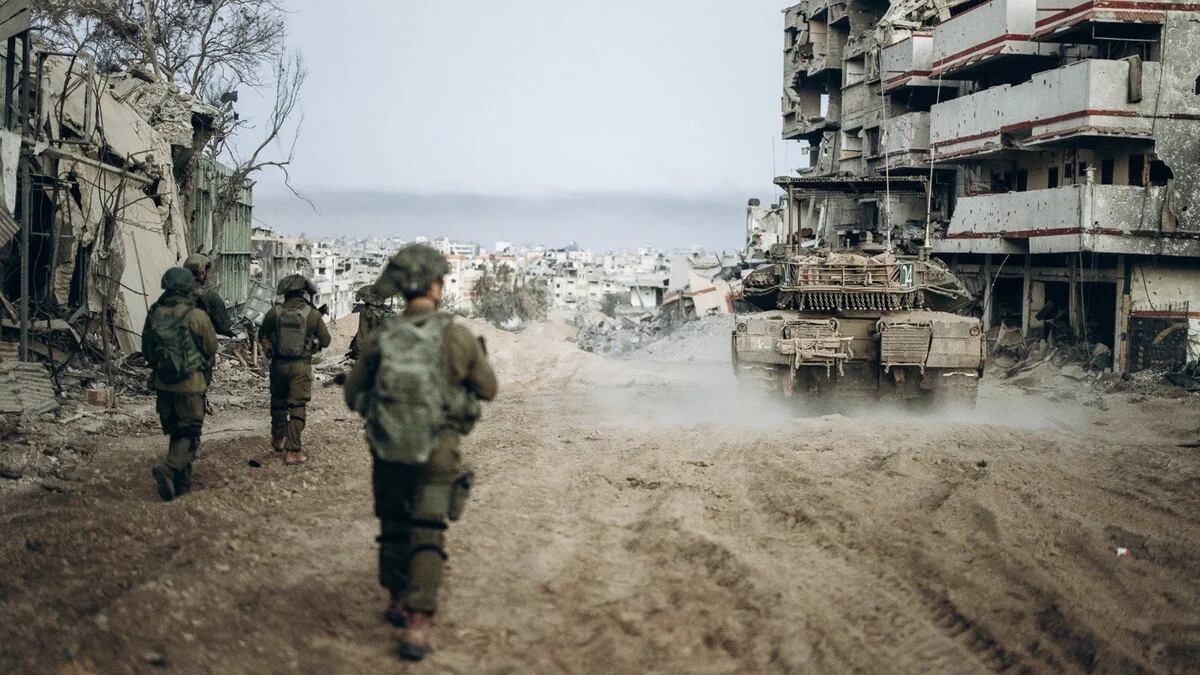 Israel y Hamas libran fuertes combates en las cercanías de la ciudad de Deir al Balah, en el centro de Gaza