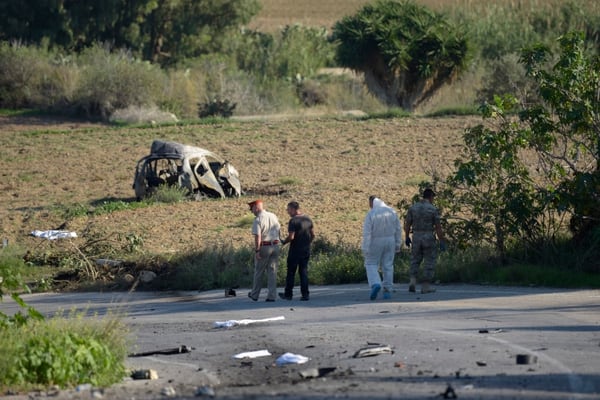 Los restos del coche bomba que asesinó a Daphne Caruana Galizia (AFP)