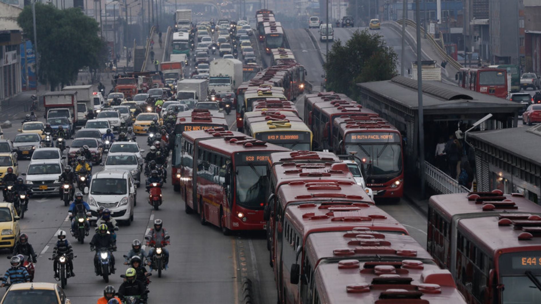 Se espera que el tránsito en varios puntos  de la capital permanezcan con bloqueos y afectación en rutas de transporte debido a las manifeataciones - crédito Juan Páez/Colprensa