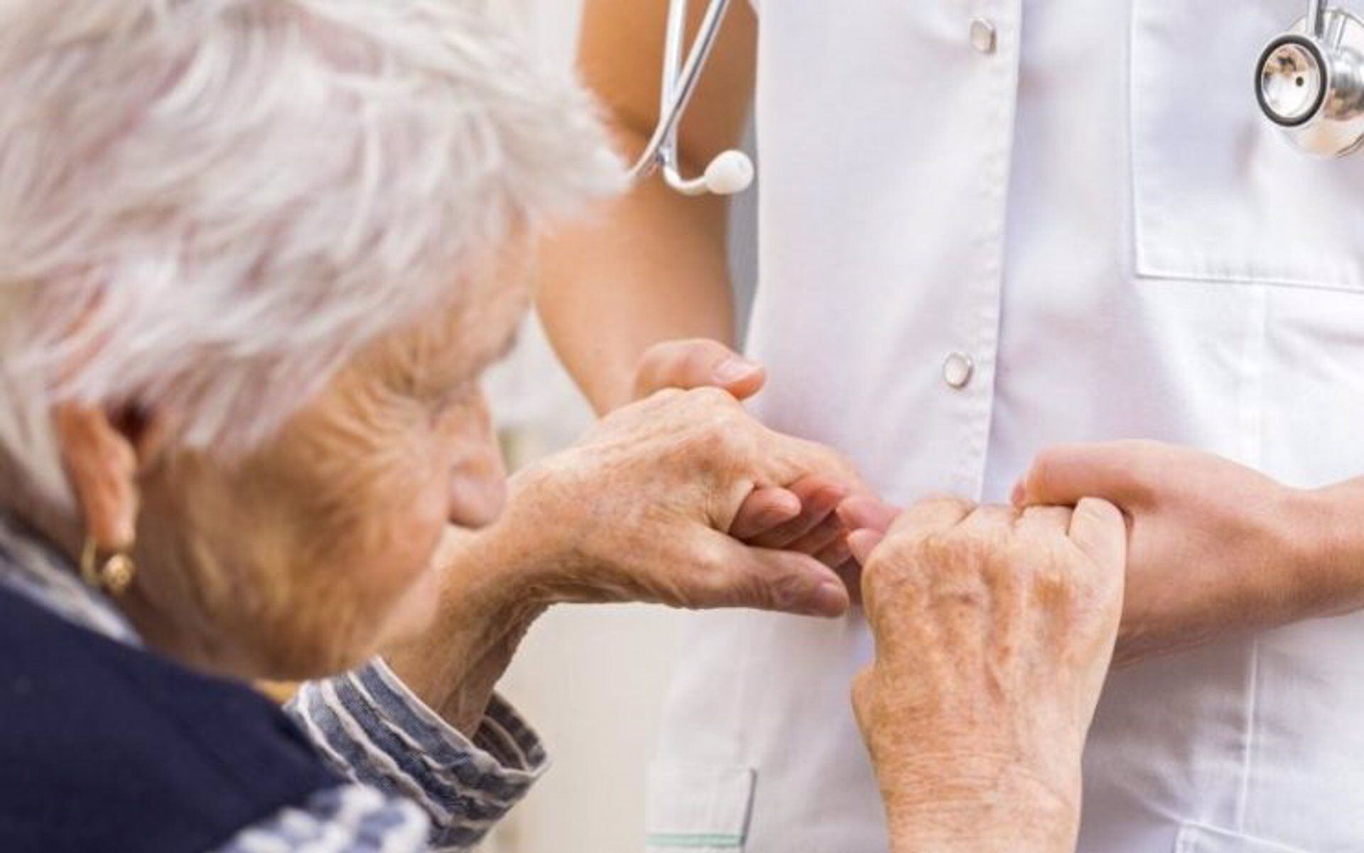 El Parkinson ocurre cuando las células nerviosas que producen dopamina, una sustancia química del cerebro, comienzan a morir.  (OLYMPIA QUIRONSALUD) 