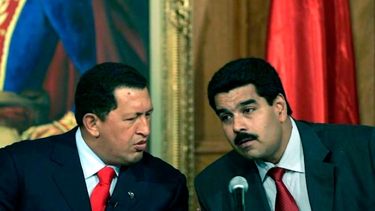 Hugo Chávez y Nicolás Maduro