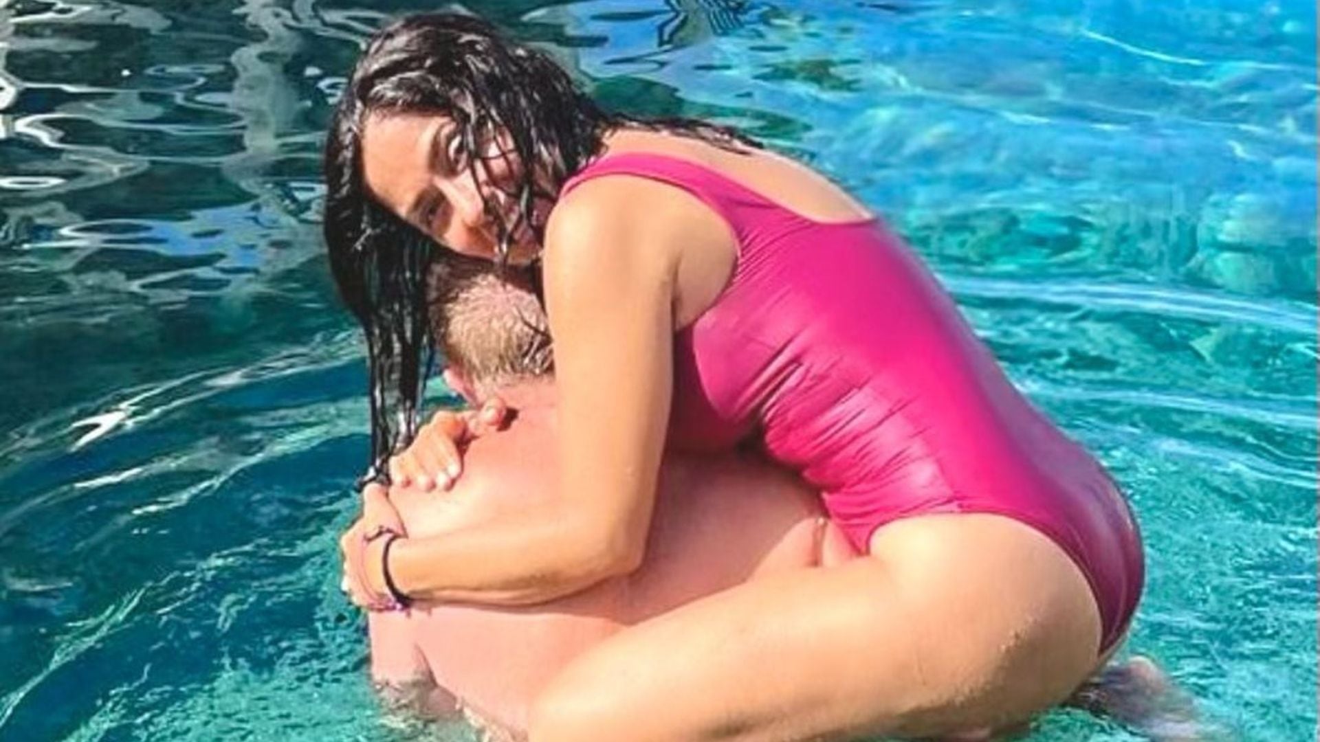 Salma Hayek subió varias fotos disfrutando del sol junto a su esposo
Foto: Instagram/Salma Hayek