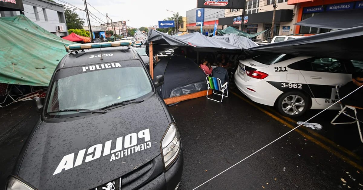 Llegaron a un acuerdo en Misiones y tras varios días de tensión la policía abandonó la protesta