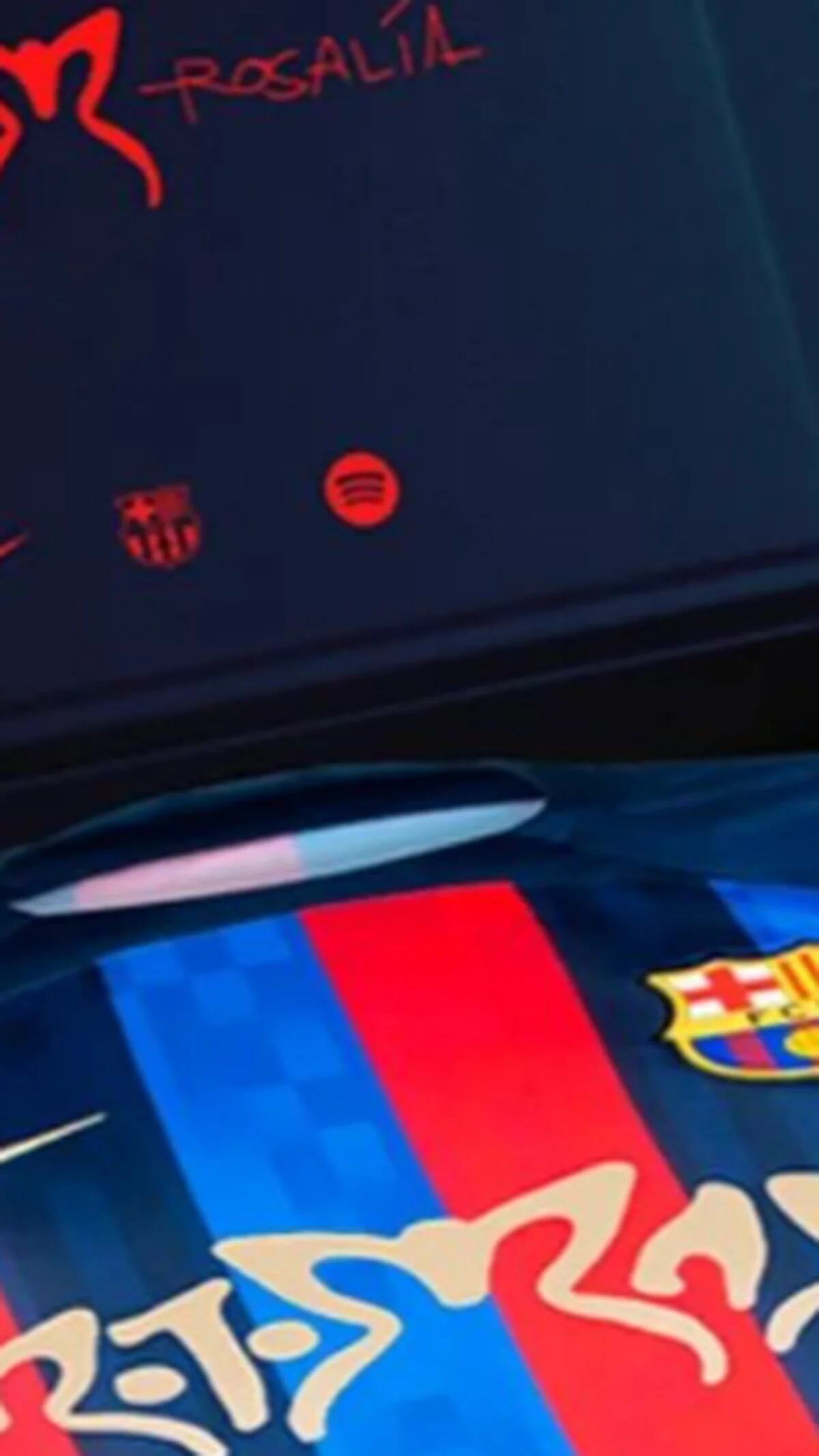 Rosalía cambia sus looks sofisticados por su camiseta del Barça: cuánto  cuesta y dónde comprarla