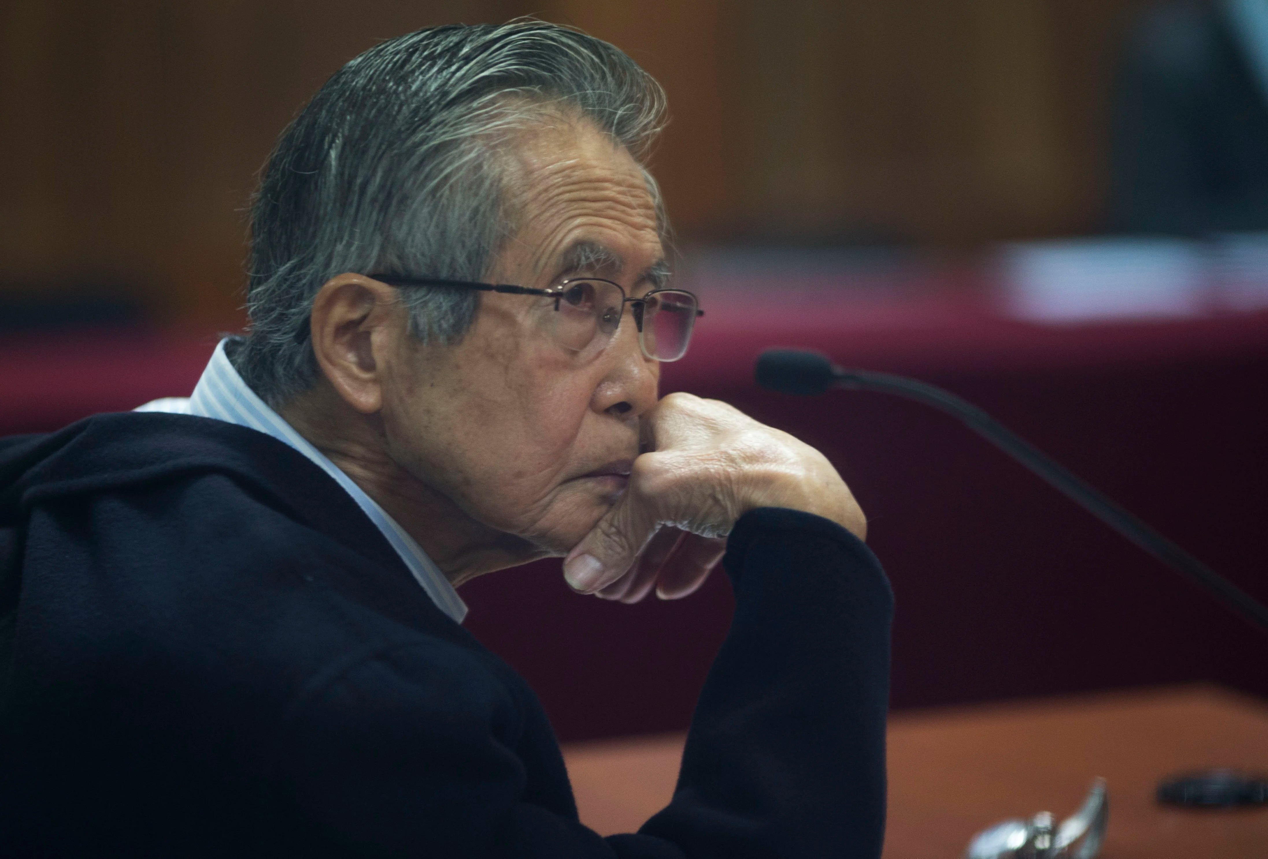 Alberto Fujimori confirma sus aspiraciones a ostentar un cargo público, en medio de controversias sobre si es posible que postule o no. Composición Infobae.