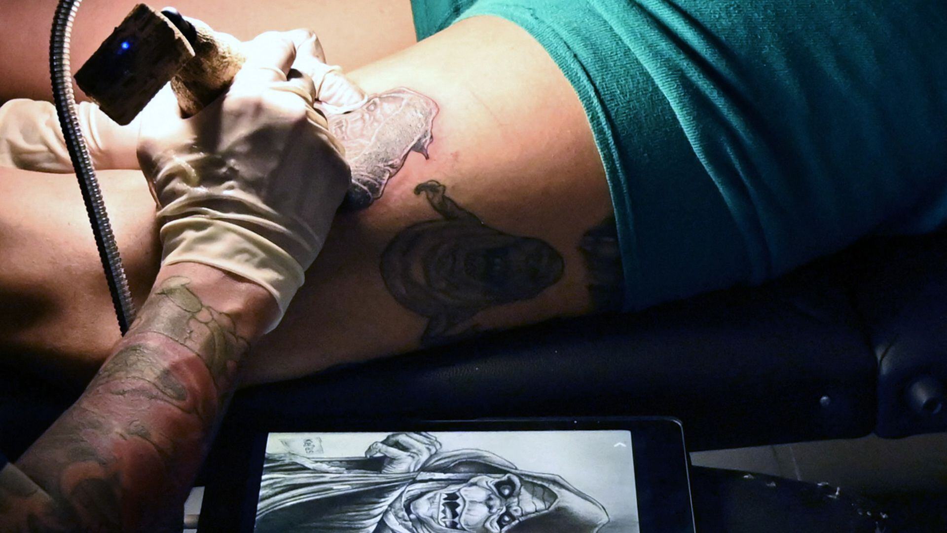 Qué significan los tatuajes de las bandas criminales de Ecuador - Infobae