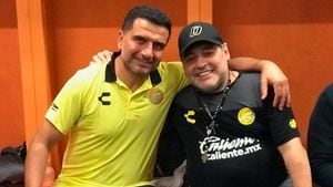 Las confesiones del ayudante de campo de Maradona en Dorados: qué hacía sufrir a Diego, por qué era difícil decirle que no, y el sueño que no llegó a cumplir 