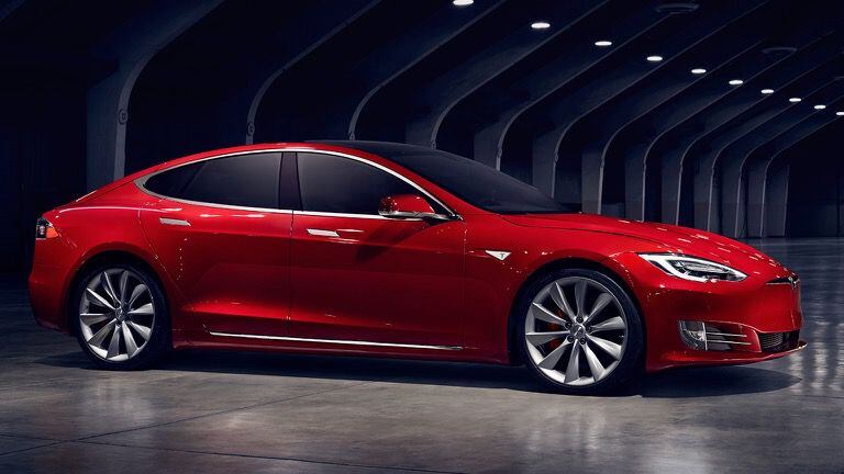 El Standard Range Model S (Tesla)