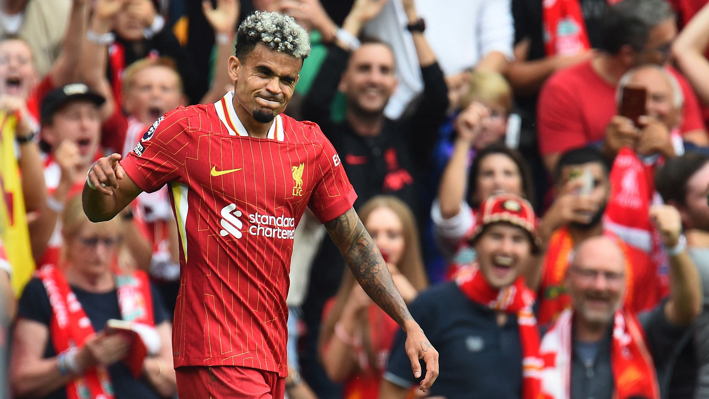 Luis Díaz viene de marcar gol con Colombia ante Chile, en las eliminatorias por 4-0 en Barranquilla, y ahora jugará con Liverpool ante Chelsea - crédito Peter Powell/REUTERS