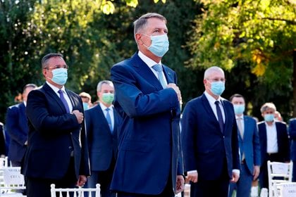 El presidente rumano Klaus Iohannis (c) en un evento oficial el 1 de julio. EFE / EPA / ROBERT GHEMENT / Archive