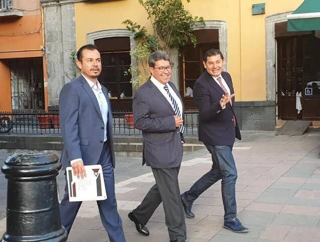 García Parra junto a los senadores morenistas, Ricardo Monreal y Alejandro Armenta (Foto: Twitter)