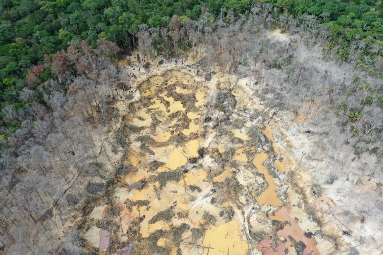 La explotación ilícita de minerales en la Amazonía representa un riesgo para los sitios sagrados de la población indígena. Foto: Armada Nacional de Colombia.