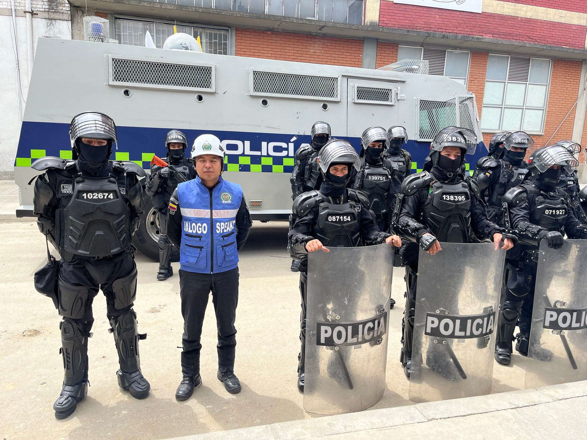 El grupo ahora será liderado por uniformados entrenados para entablar diálogo con los manifestantes. Twitter: @ViviLlorente