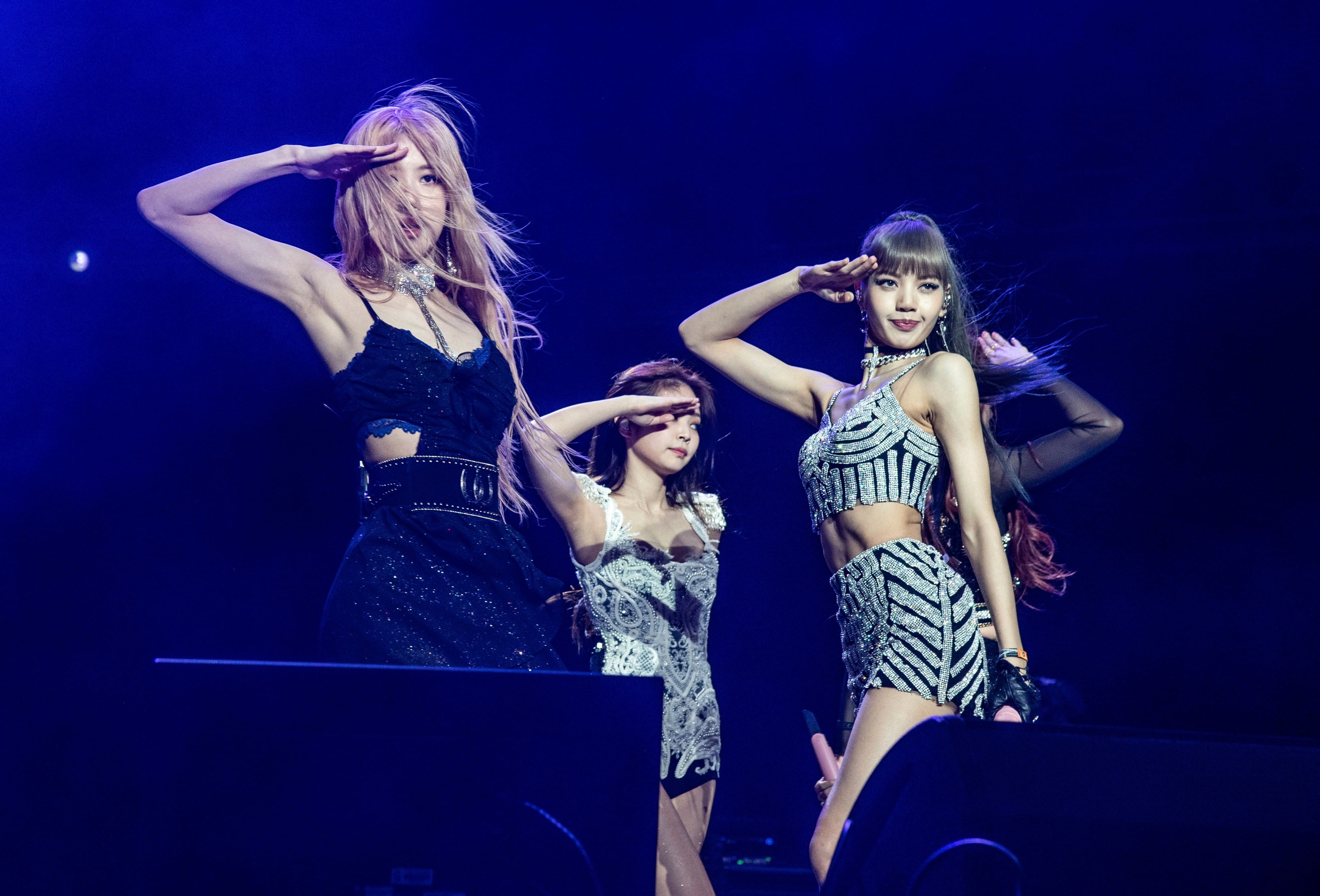 ARCHIVO - Rosé, de izquierda a derecha, Jennie y Lisa de Blackpink se presentan en el Festival de Musica y Arte de Coachella en Indio, California el 12 de abril de 2019. Blackpink debutó en México con un concierto en el Foro Sol el 26 de abril de 2023. (Foto Amy Harris/Invision/AP, archivo)