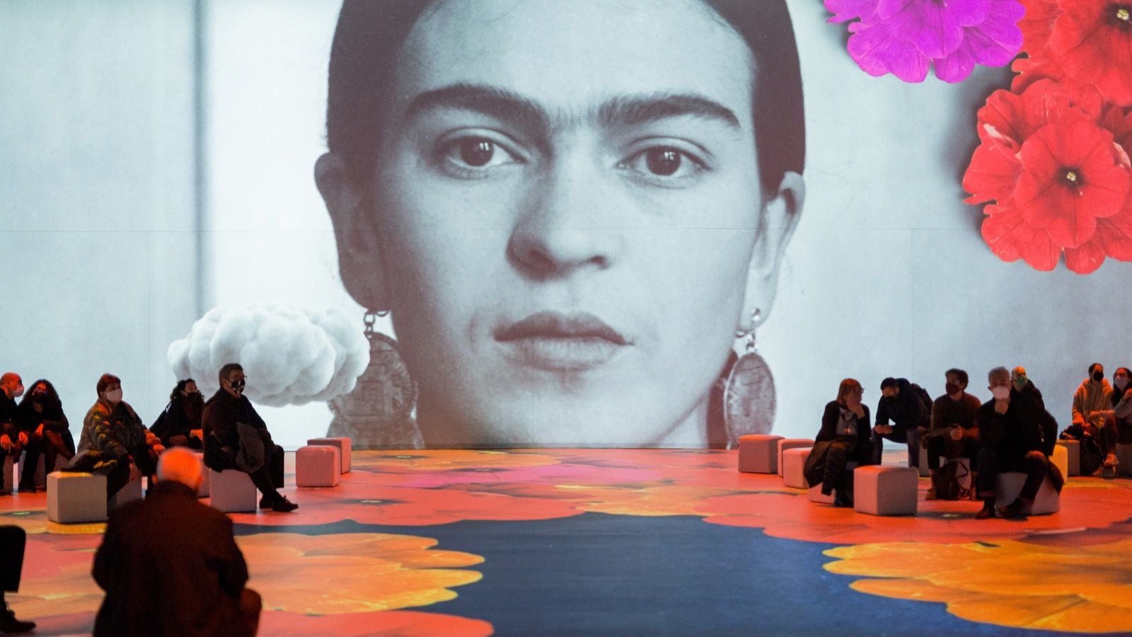 “frida Kahlo La Vida De Un ícono” La Biografía Inmersiva De La Artista Mexicana Que Llega A