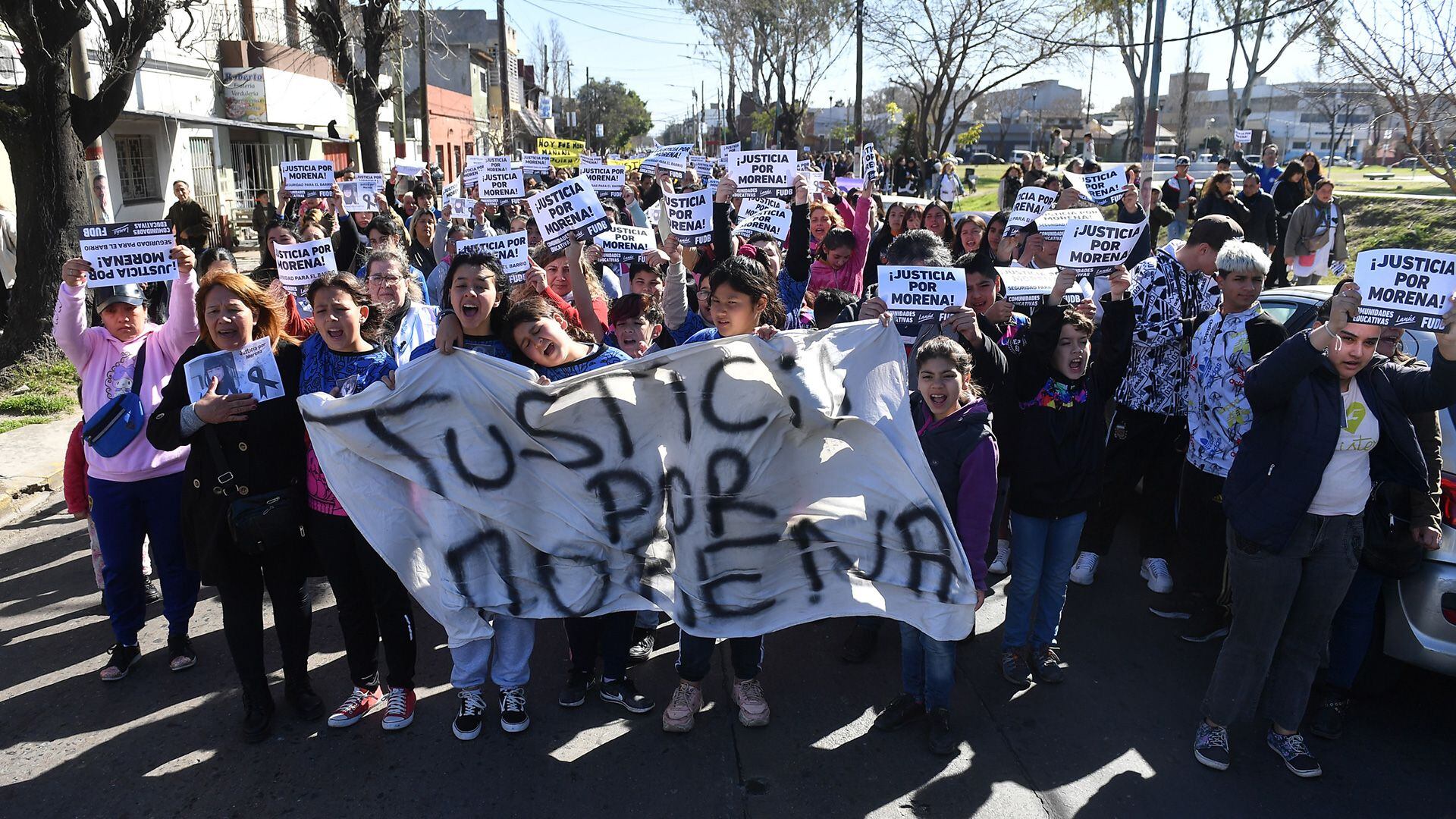 abrazo Escuela Morena Dominguez lanus