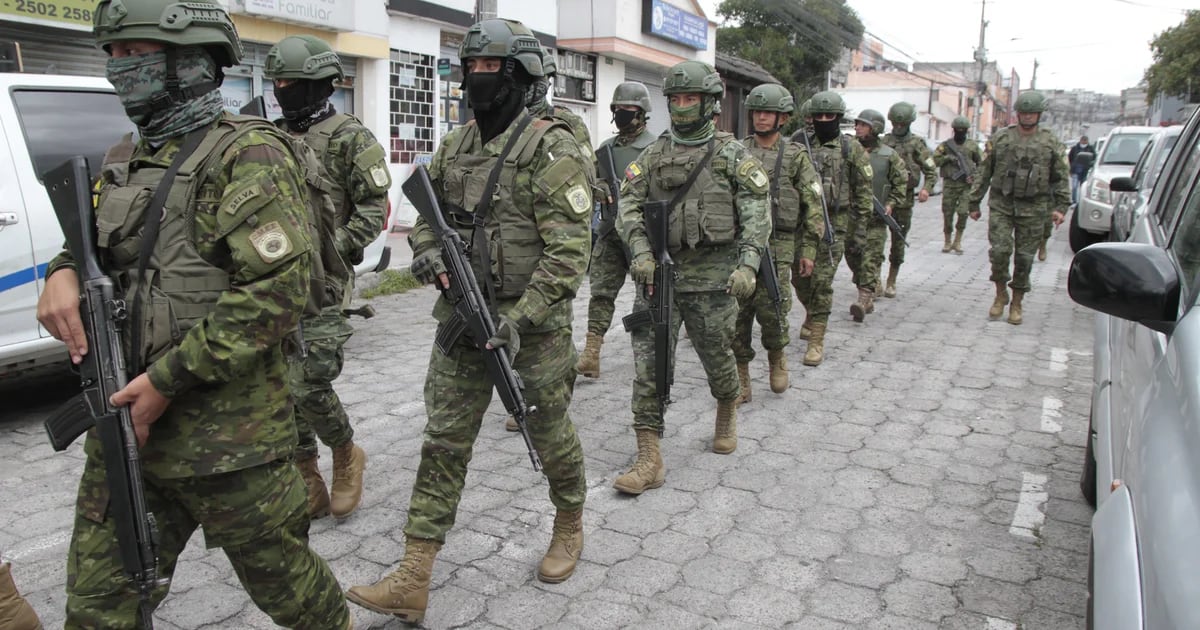 Ecuador confirms release of all officials held hostage in seven prisons in the country