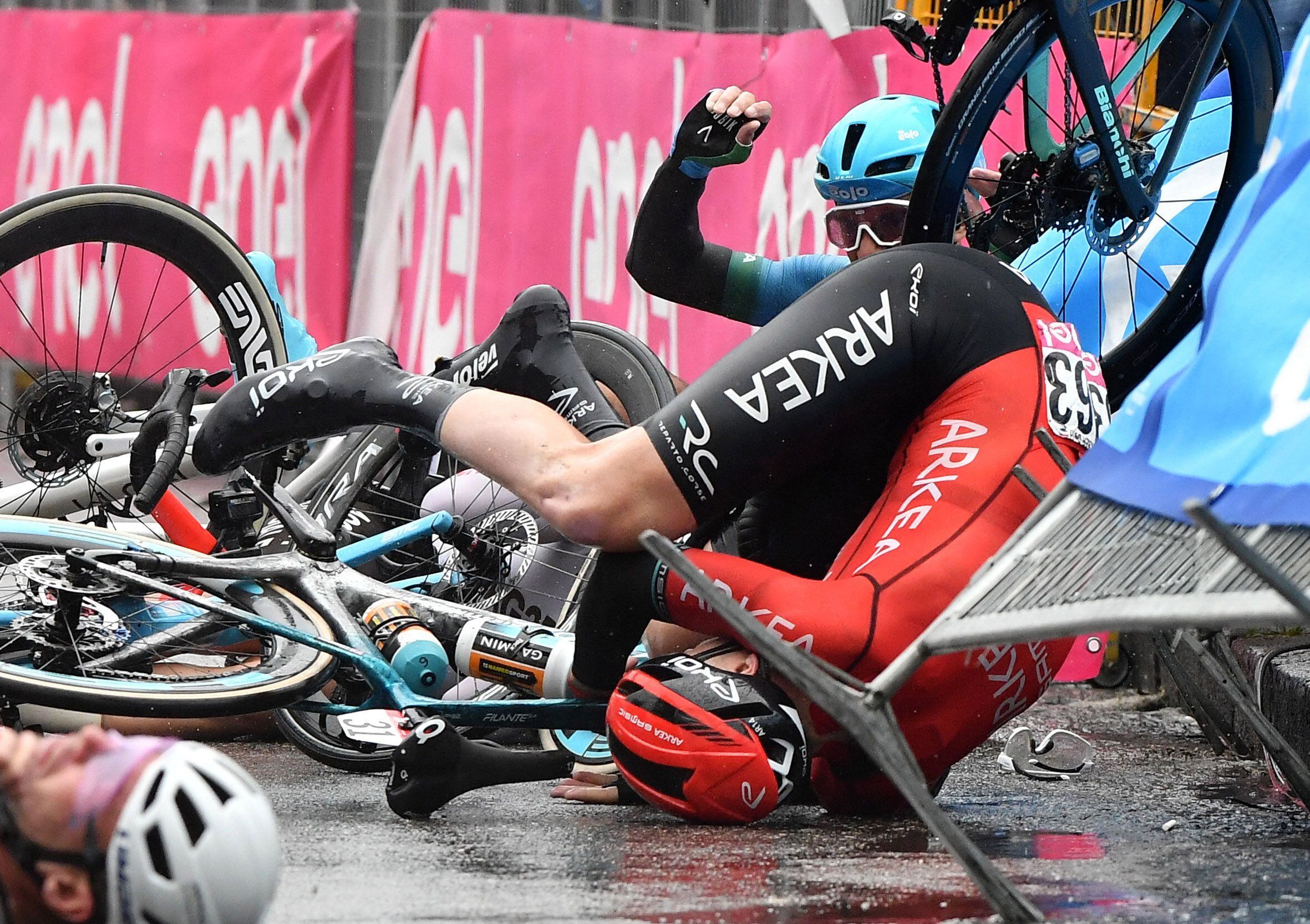 Cycling - Giro d'Italia - Stage 5 - Atripalda to Salerno - Italy - May 10, 2023 Arkea Samsic's David Dekker after crashing at the end of stage 5 REUTERS/Jennifer Lorenzini