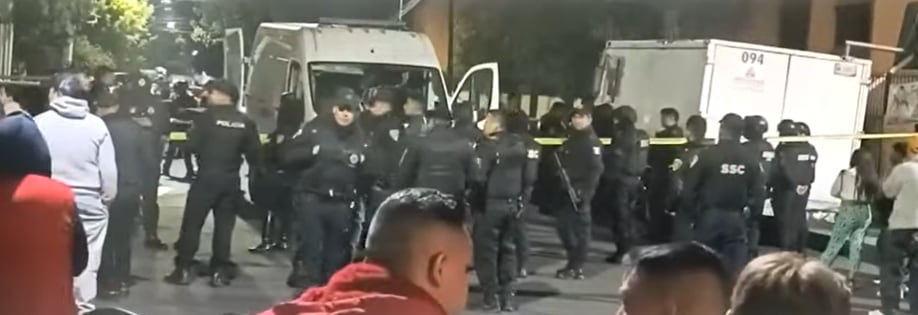 A la llegada de los elementos de la policía capitalina y una ambulancia de emergencia, los paramédicos confirmaron el deceso de Noé “N “. (Fuerza Azteca)