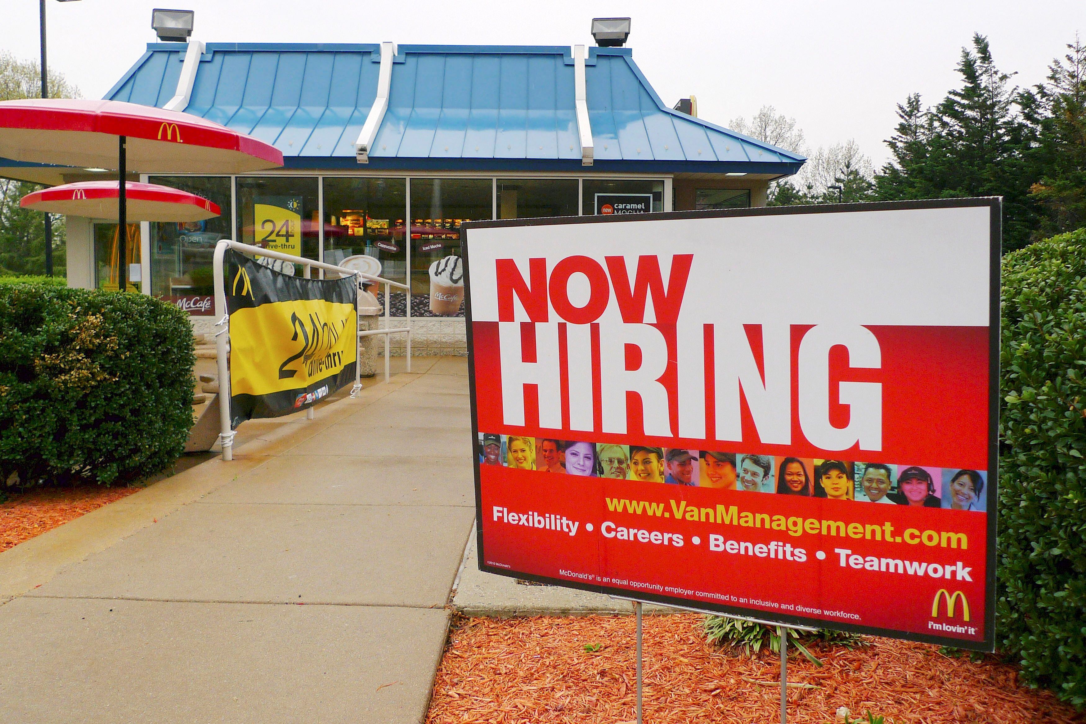 El empleo en Estados Unidos sumó 428 mil nuevos puestos ocupados (REUTERS/Larry Downing)