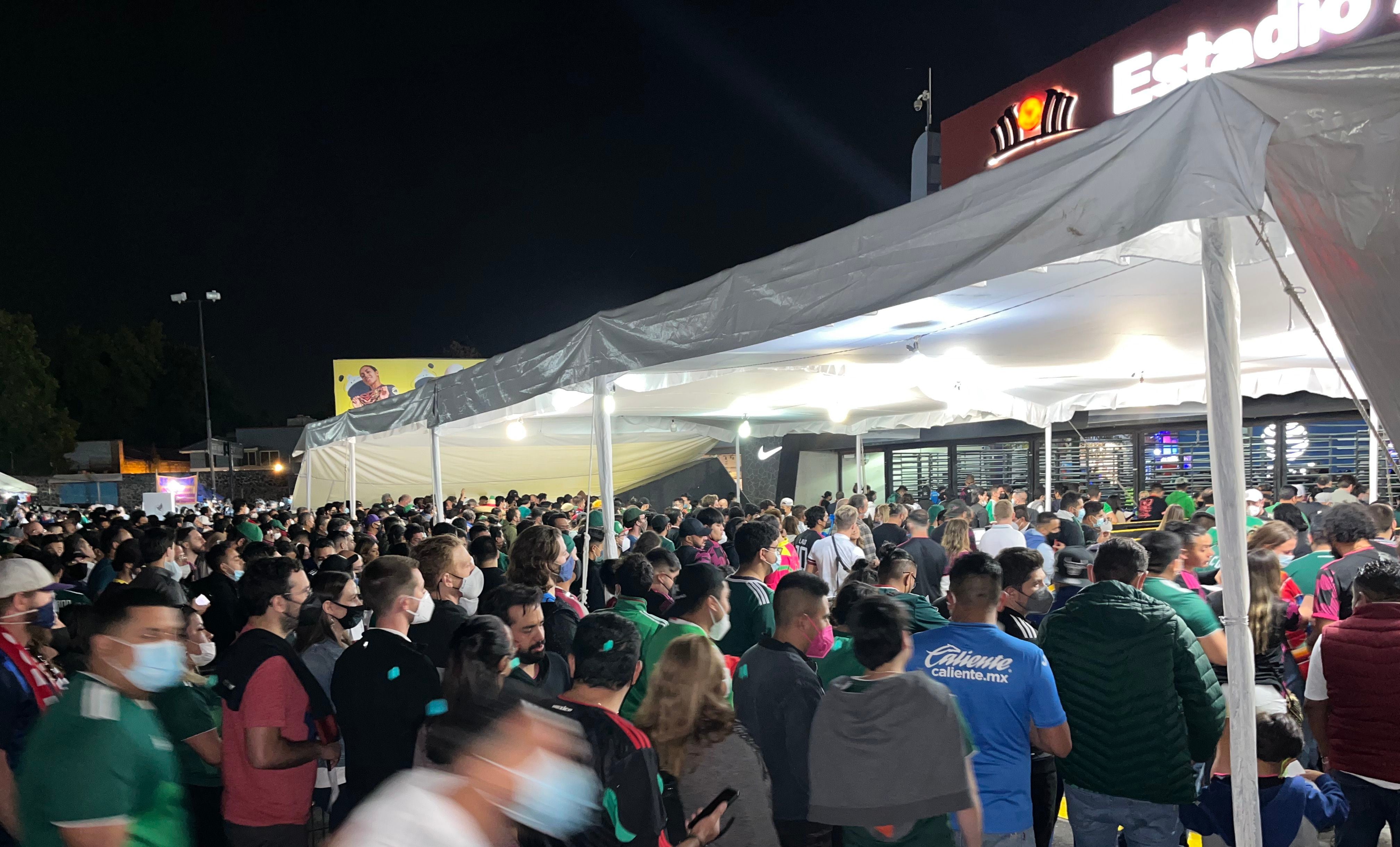 Access to the Turnstiles of the Azteca Stadium ended almost 50 minutes after the Mexico vs. United States Classic (Photo: Carlos Alberto Pérez/Infobae)