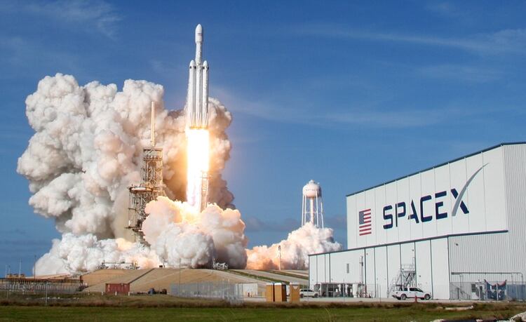 Así se vio el lanzamiento del Falcon Heavy desde Cabo Cañaveral (REUTERS/Thom Baur)