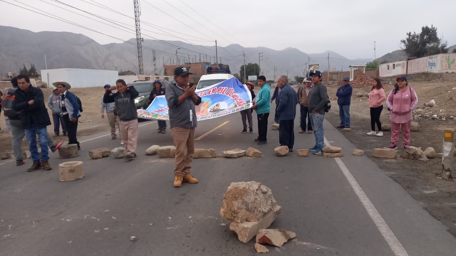 Los agricultores del Valle Fortaleza exigen al gobierno atender sus demandas.