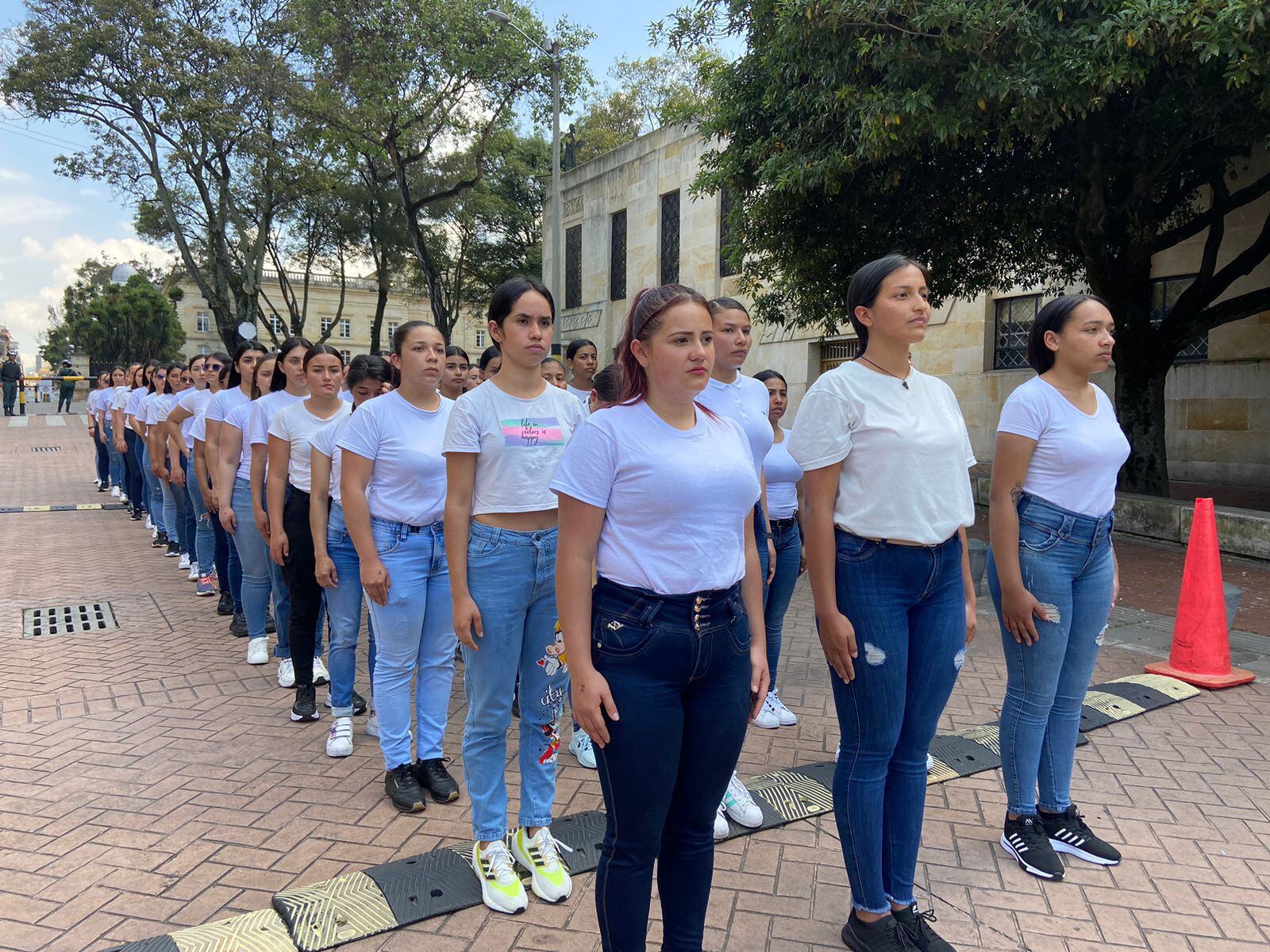 Mujeres prestando el servicio militar en Colombia