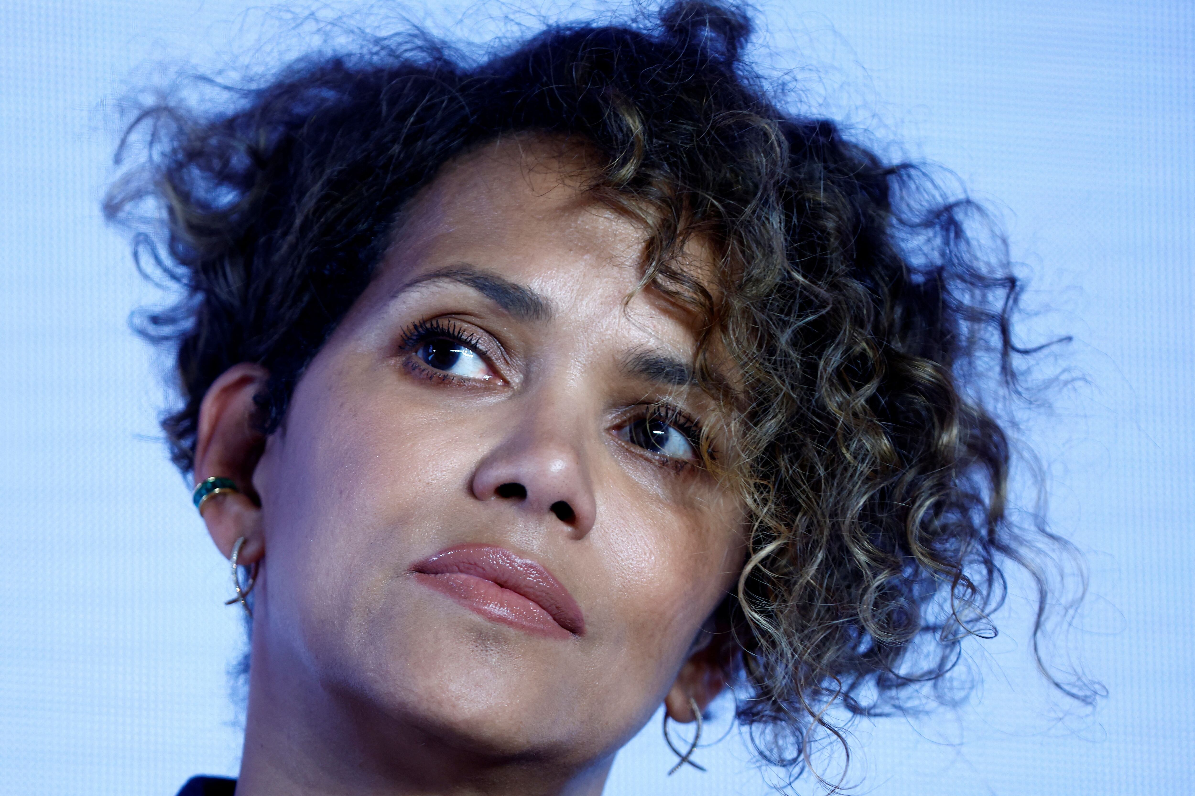 Tras tantas decepciones amorosas, Halle Berry confesó ser "una persona anticuentos de hadas"
REUTERS/Eric Gaillard