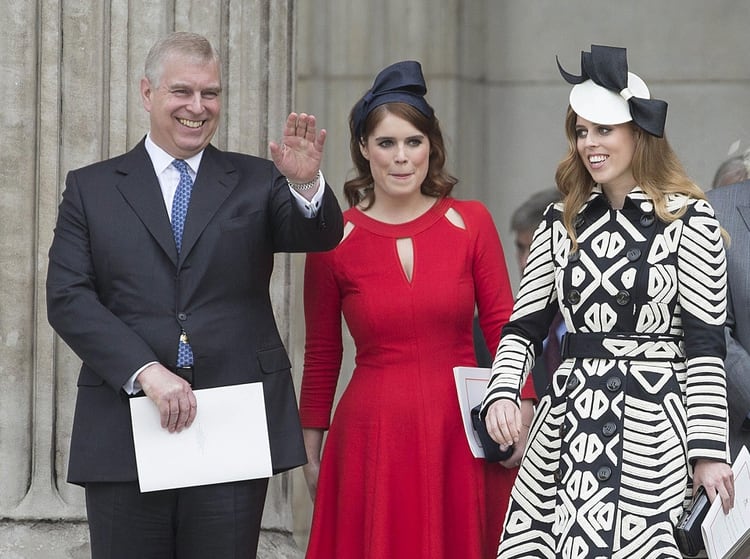  El Príncipe Andrés, la Princesa Beatriz y la Princesa Eugenia (Shutterstock)