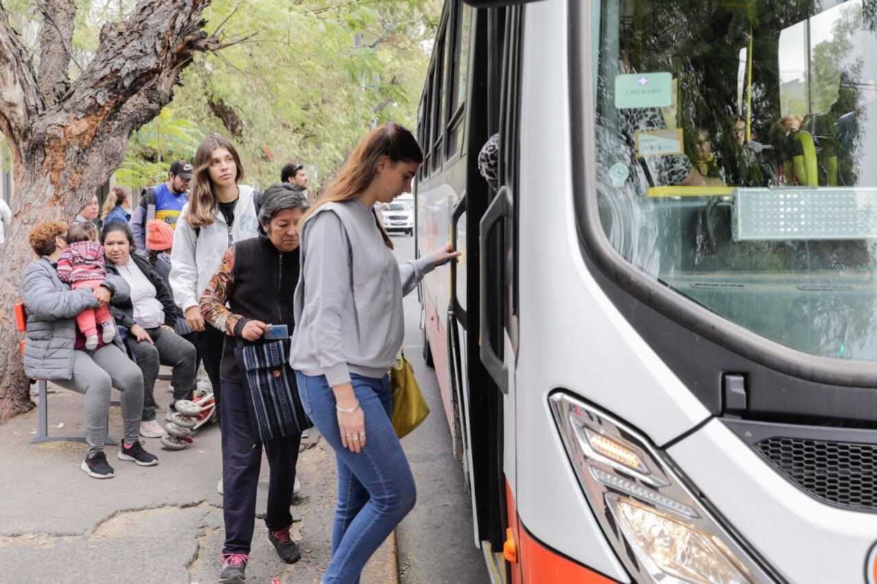 El Gobierno de la provincia de Buenos Aires garantizó el transporte gratuito para este domingo