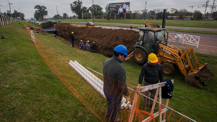 Los operarios de Edelap aseguraron haber reconectado los cables el miércoles por la tarde (Salva Santiago)