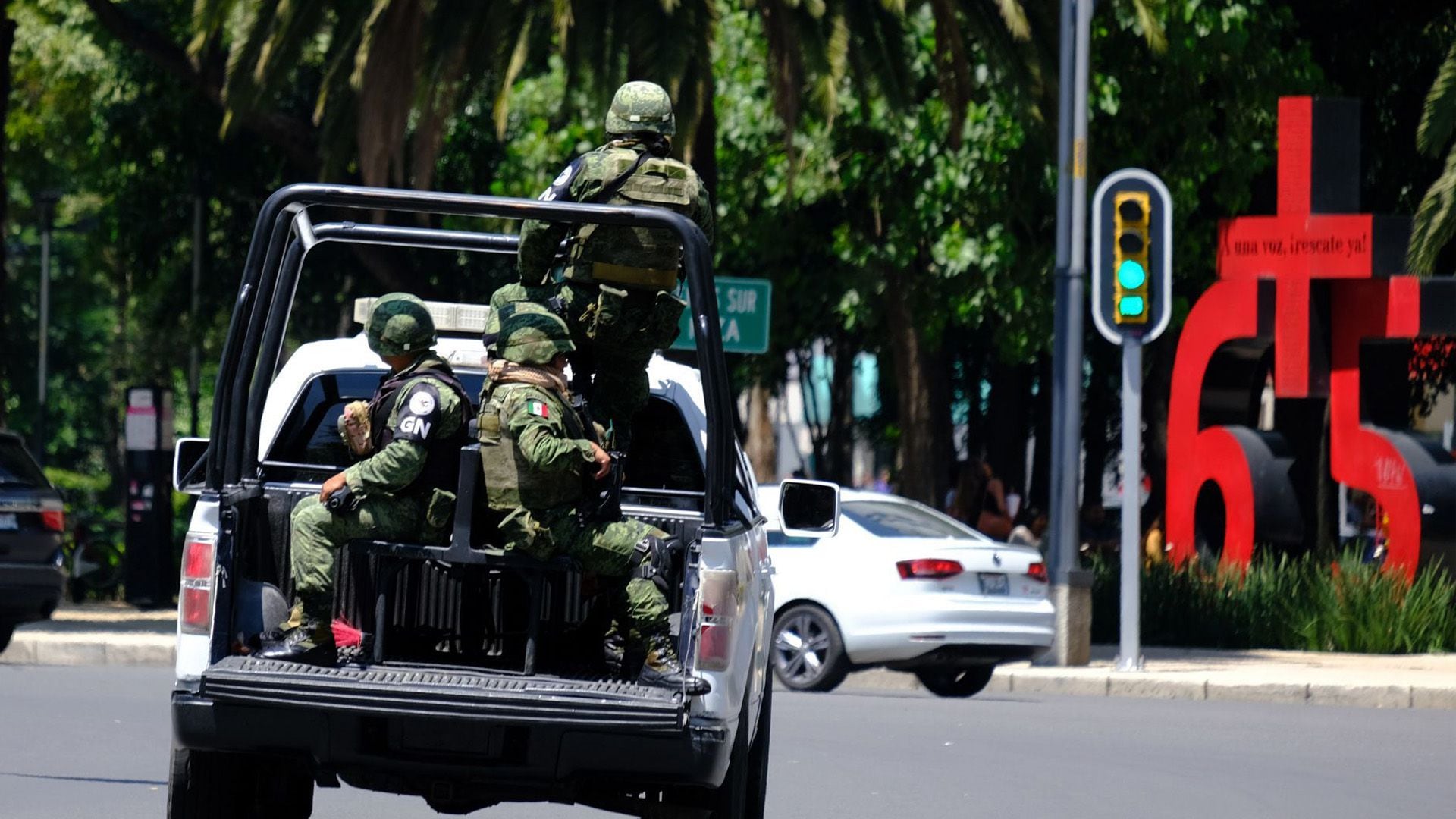 Una patrulla de la Guardia Nacional recorre Paseo de la Reforma, en la CDMX.

Guardia Nacional, Ejército, Sedena, CDMX