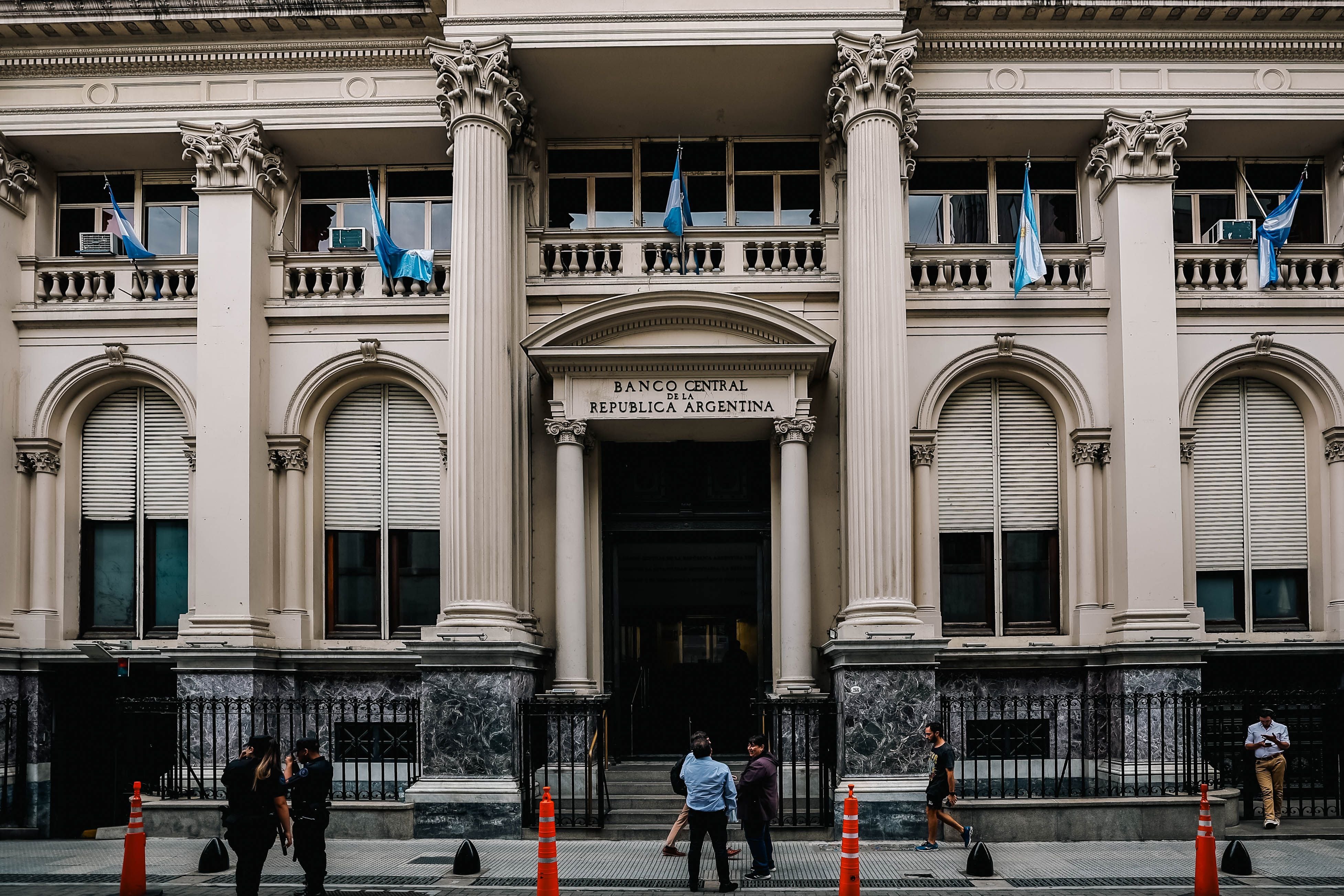 Fotografía de archivo que muestra la fachada del Banco Central de La República Argentina. EFE/Juan Ignacio Roncoroni
