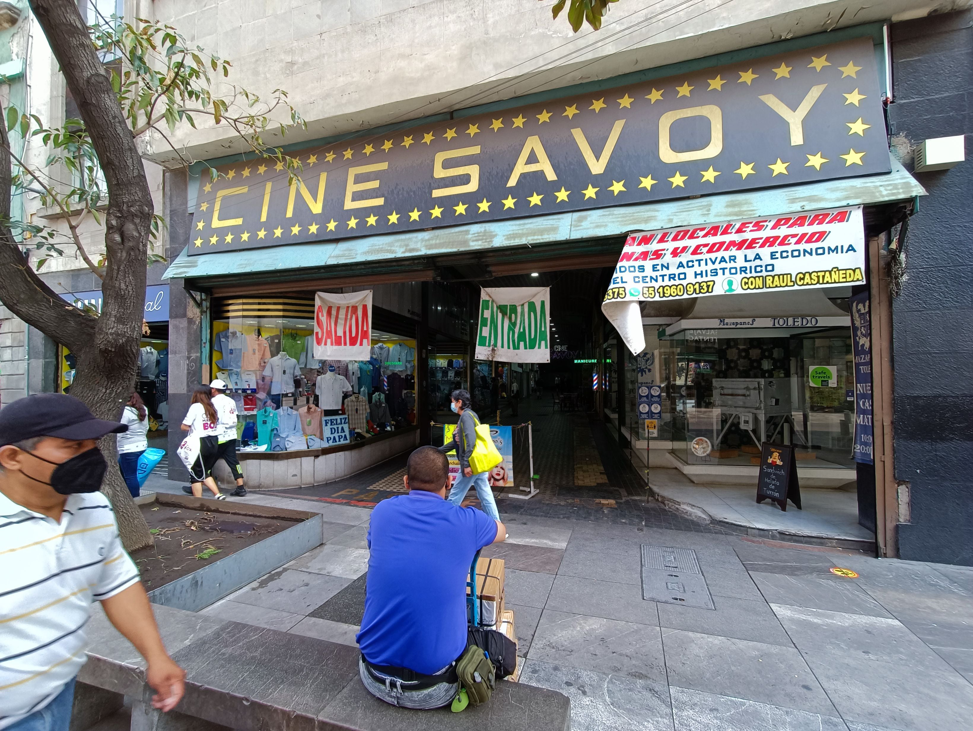 Cine Savoy: de ser una sala familiar hasta convertirse en el primer cine  para adultos en México donde se estrenó “Garganta profunda” - Infobae