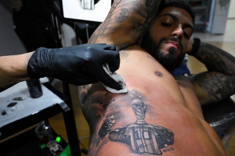 Tras la Copa del Mundo, Messi se volvió en la principal búsqueda de tatuajes en Argentina. (REUTERS/Magali Druscovich)