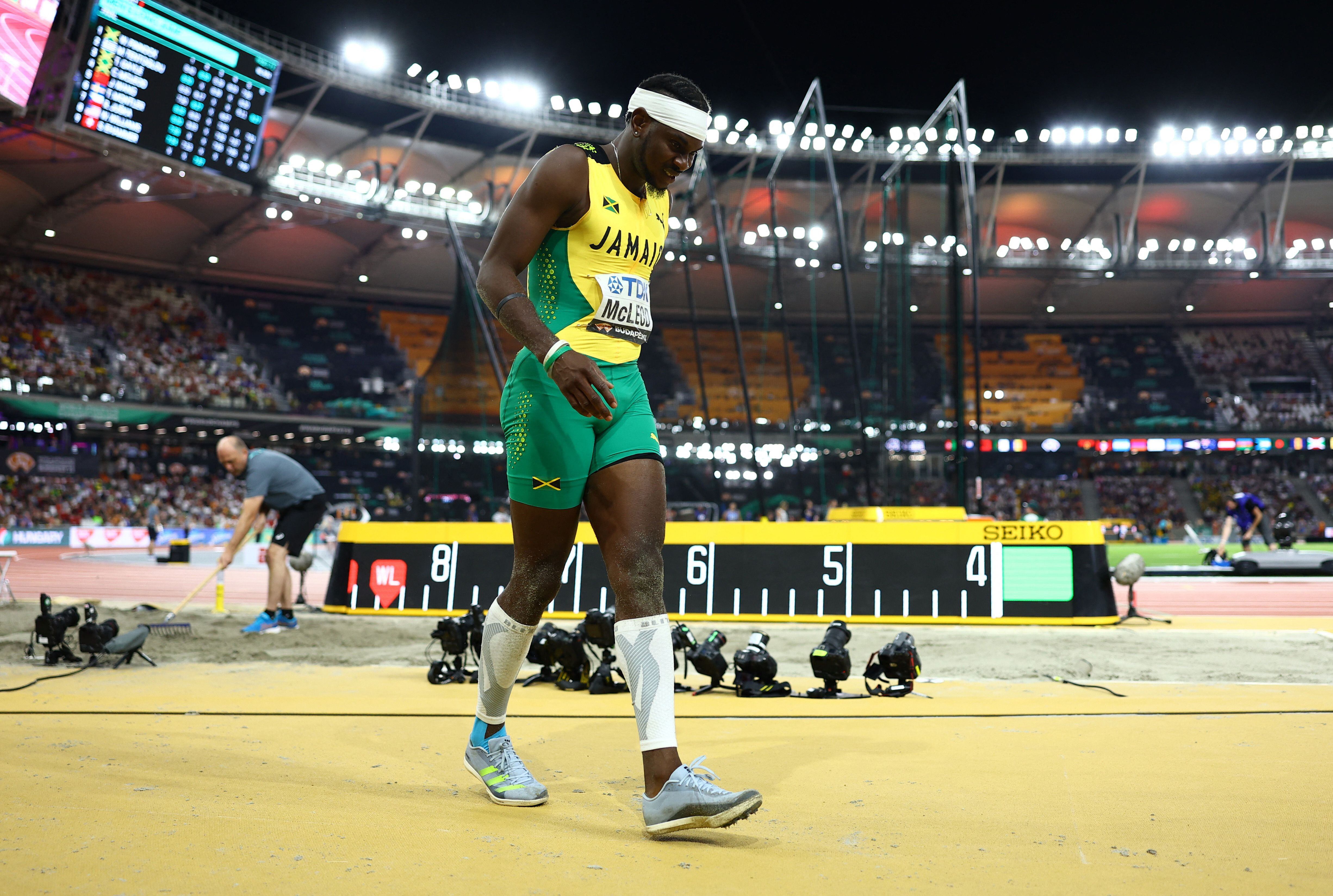 Carey McLeod quedó sentido en su tobillo y no pudo alcanzar el bronce en el Mundial de Atletismo (REUTERS/Kai Pfaffenbach)