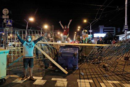Manifestantes en la ciudad de Minsk (REUTERS / Vasily Fedosenko)