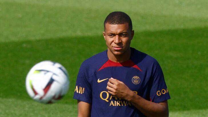 Kylian Mbappé en el regreso a los entrenamientos en PSG (REUTERS/Gonzalo Fuentes)