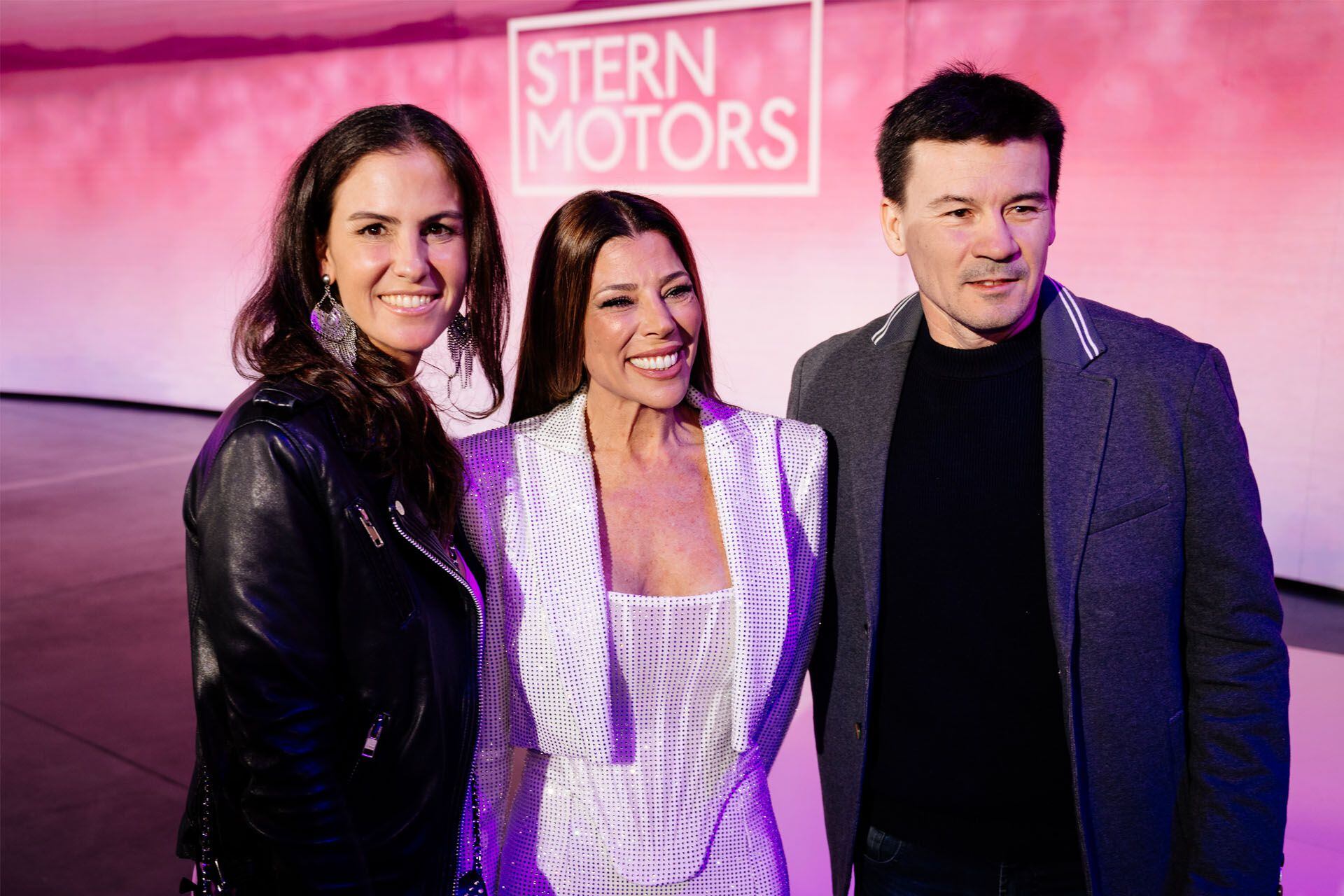 La CEO de Stern Motors, Mariela Spoto junto a Guillermo Coria y a su esposa (Stern Motors)