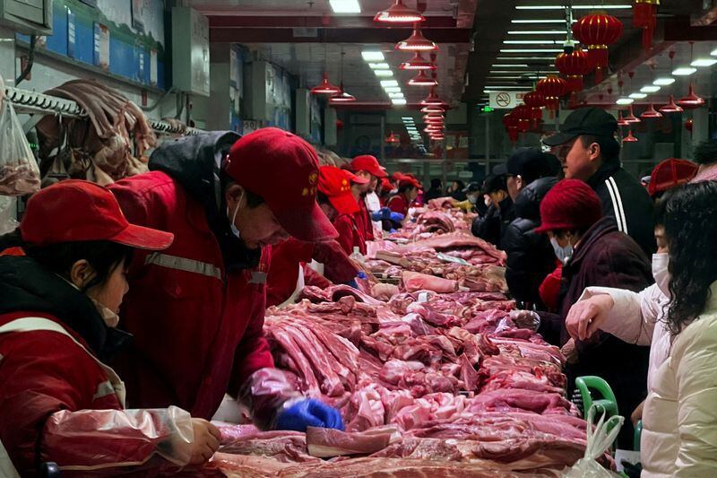 Un centro de venta de carne en China, el principal comprador de la Argentina (Reuters)