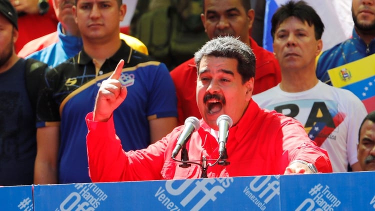 Nicolás Maduro habló en Caracas mientras la oposición intentaba ingresar la ayuda humanitaria por distintos pasos fronterizos (Reuters)