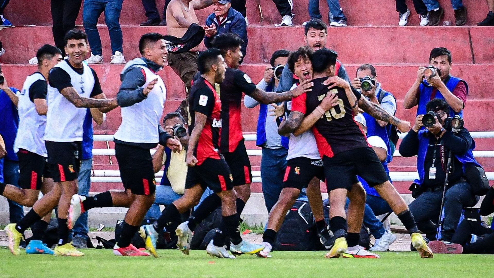 Melgar venció 2-0 a Sporting Cristal en el estadio de la UNSA por la primera semifinal de los Play Offs de la Liga 1